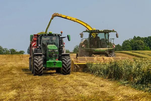 Mantenimiento de los equipos de preparación del suelo en agricultura