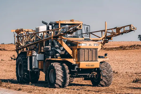 Aplicación de la normativa de seguridad y de protección medioambiental en el manejo y mantenimiento de los equipos de recolección de productos agrarios