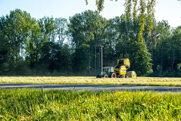 Manejo de máquinas agrícolas de accionamiento y tracción