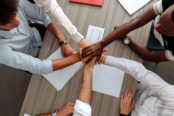 Creatividad y procesos en toma de decisiones grupales