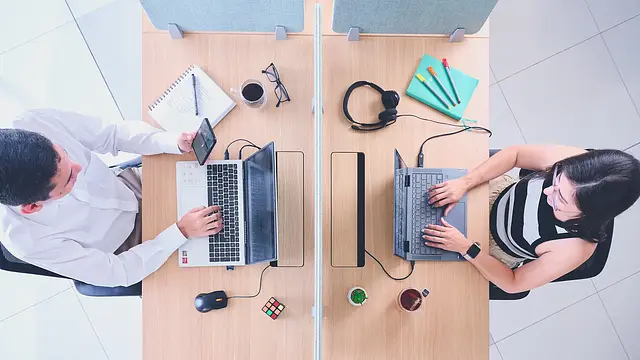 Instalación y configuración de servicios en equipos de telefonía