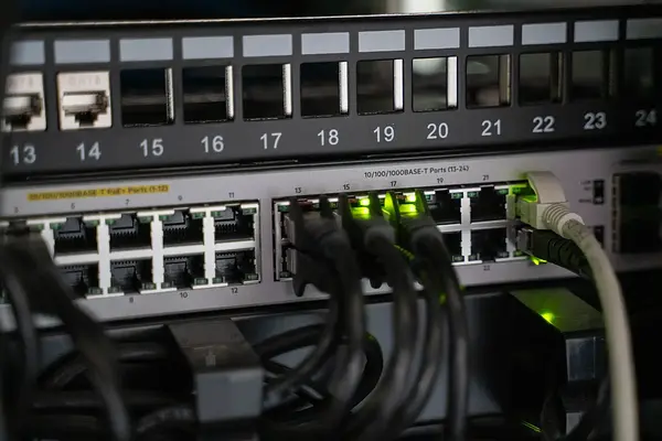 Equipos de interconexión y servicios de red