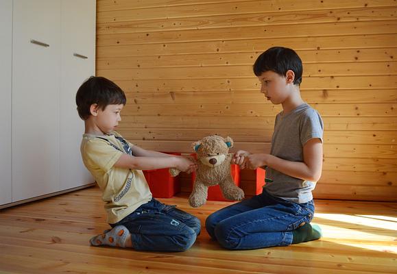 Apoyo emocional y gestión conflictos en infancia_A